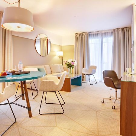 Fraser Suites Paris La Defense กูร์เบอวัวร์ ภายนอก รูปภาพ