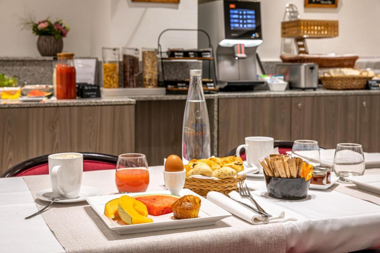 Fraser Suites Paris La Defense กูร์เบอวัวร์ ภายนอก รูปภาพ Breakfast at the hotel