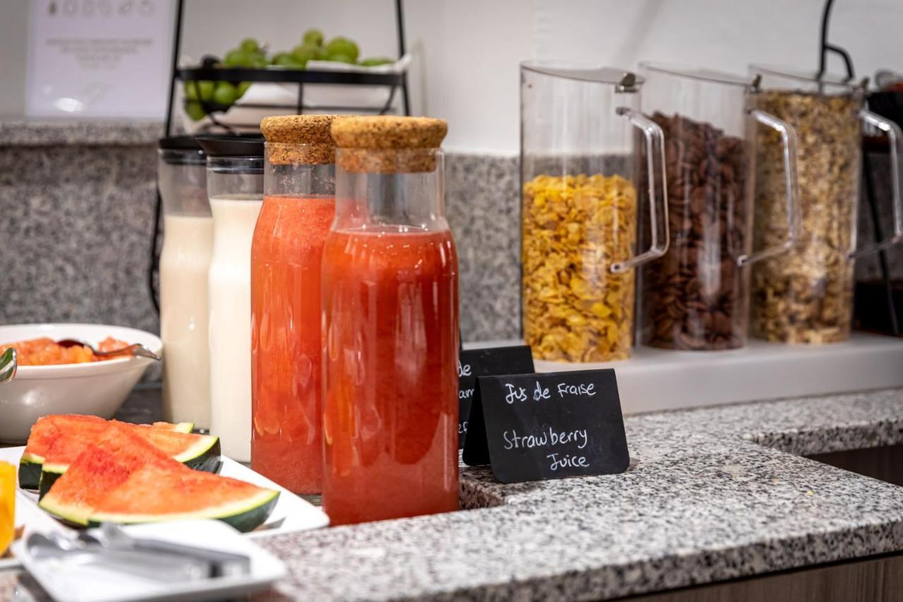 Fraser Suites Paris La Defense กูร์เบอวัวร์ ภายนอก รูปภาพ Strawberry juice