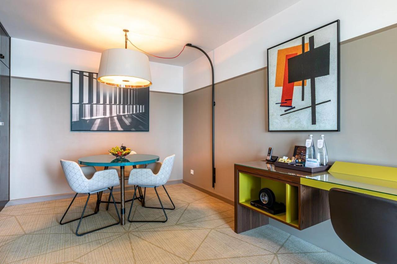 Fraser Suites Paris La Defense กูร์เบอวัวร์ ภายนอก รูปภาพ A suite at the hotel