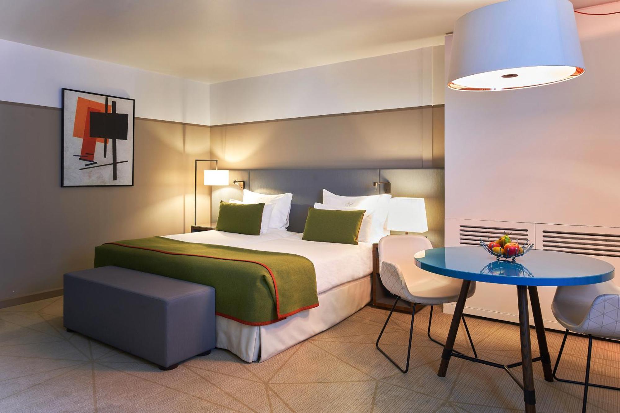 Fraser Suites Paris La Defense กูร์เบอวัวร์ ภายนอก รูปภาพ A room at the hotel