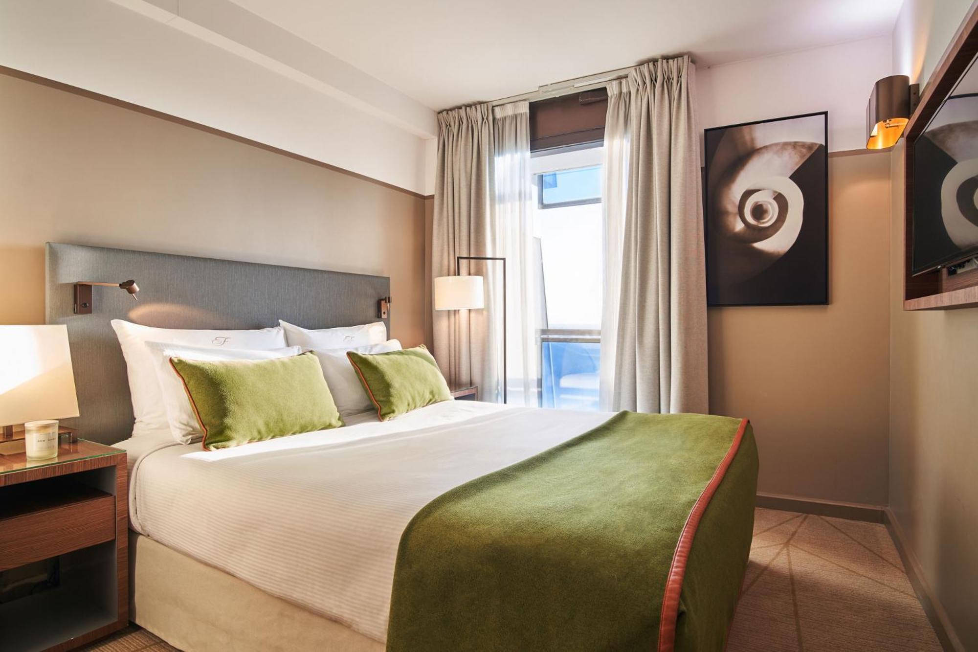 Fraser Suites Paris La Defense กูร์เบอวัวร์ ภายนอก รูปภาพ A bedroom at the hotel