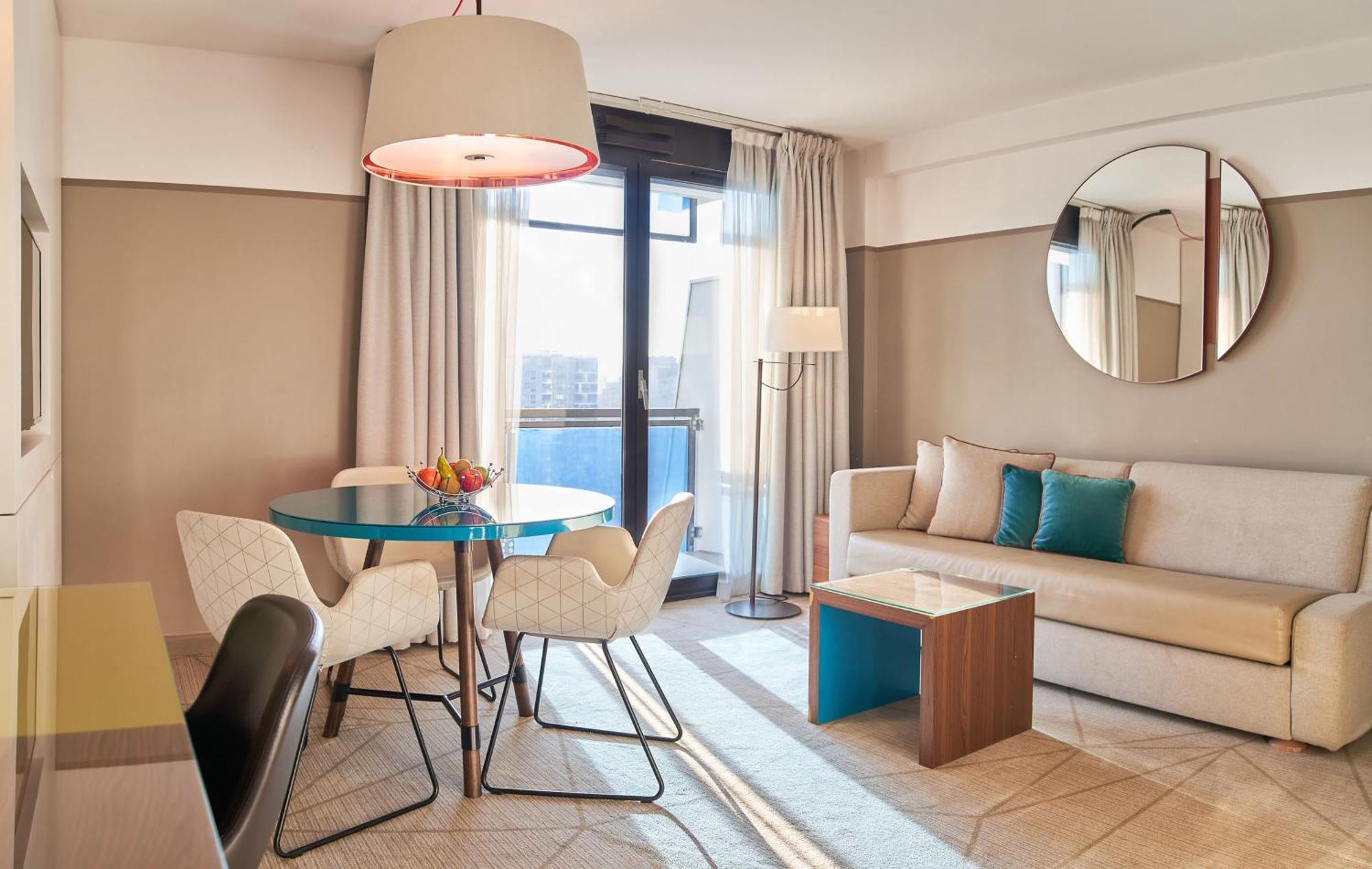 Fraser Suites Paris La Defense กูร์เบอวัวร์ ภายนอก รูปภาพ Living room