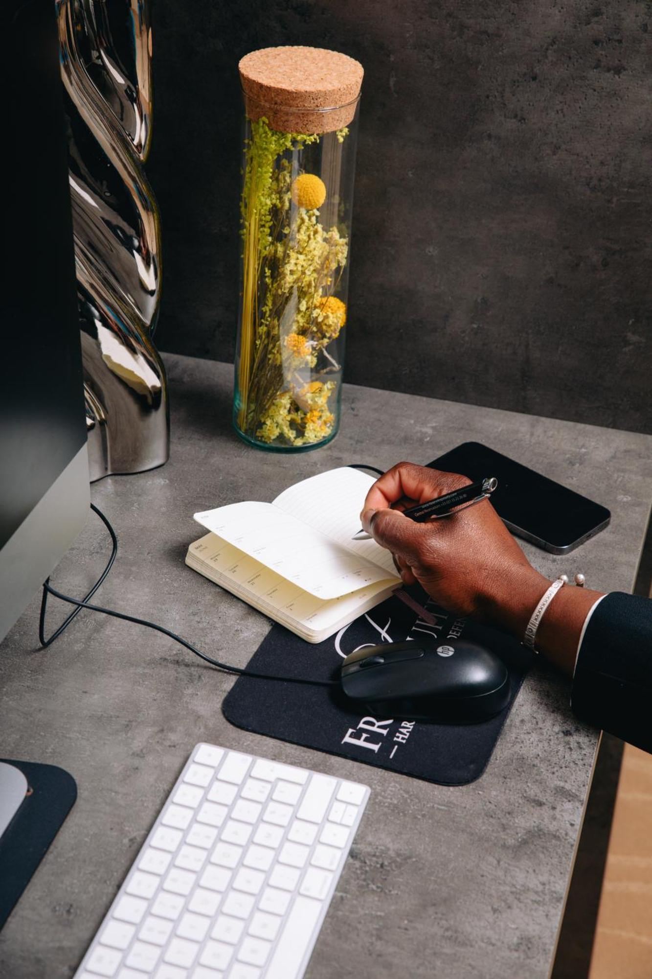 Fraser Suites Paris La Defense กูร์เบอวัวร์ ภายนอก รูปภาพ A wireless mouse