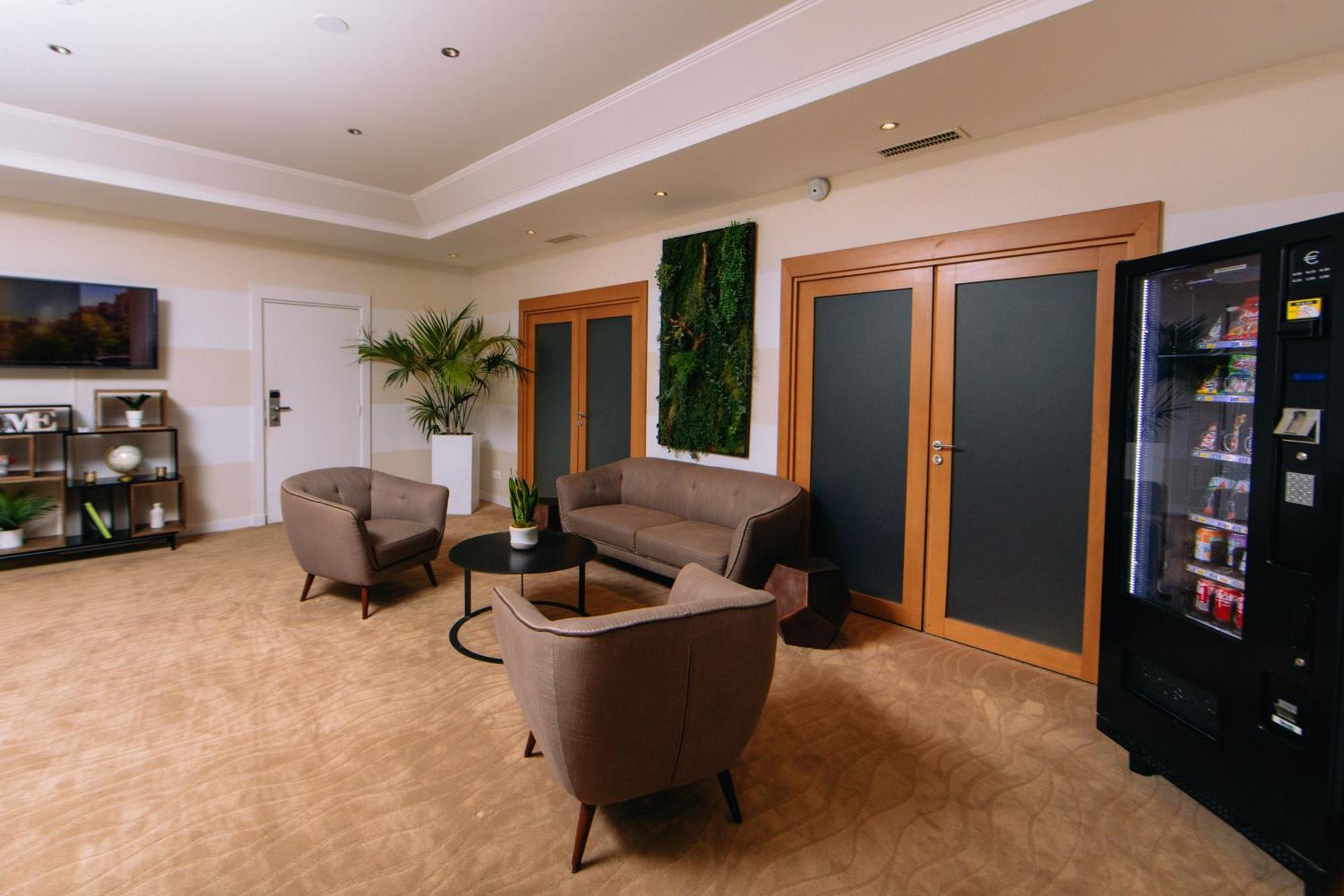 Fraser Suites Paris La Defense กูร์เบอวัวร์ ภายนอก รูปภาพ The waiting room at the clinic