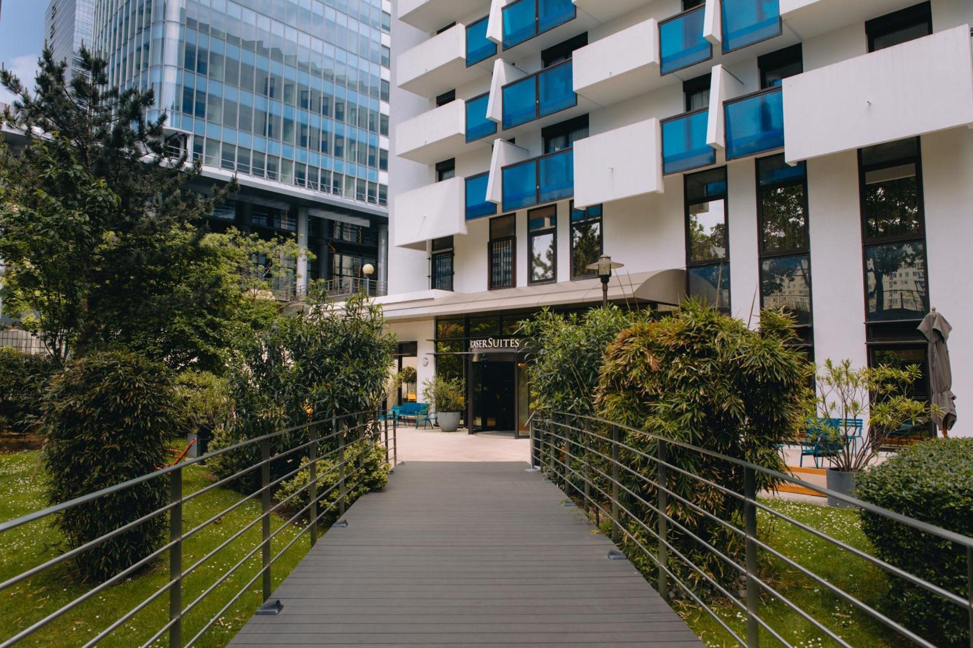 Fraser Suites Paris La Defense กูร์เบอวัวร์ ภายนอก รูปภาพ Entrance to the hotel