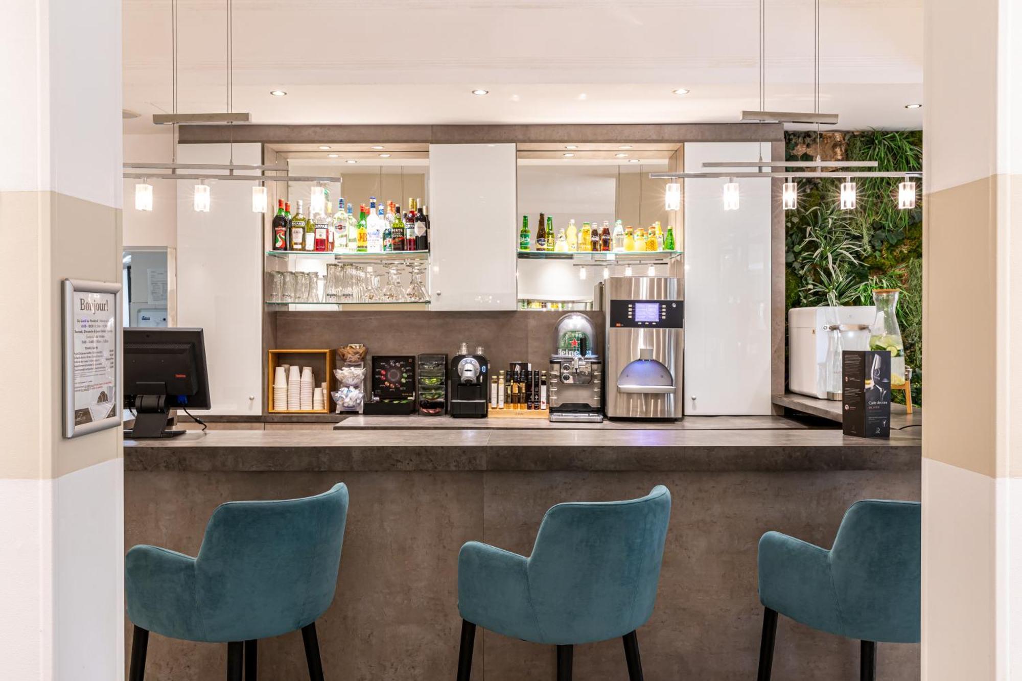 Fraser Suites Paris La Defense กูร์เบอวัวร์ ภายนอก รูปภาพ The bar at the lounge