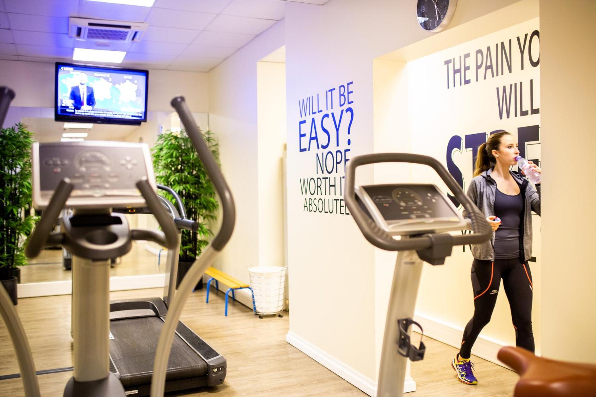 Fraser Suites Paris La Defense กูร์เบอวัวร์ ภายนอก รูปภาพ The gym at the London Bridge campus