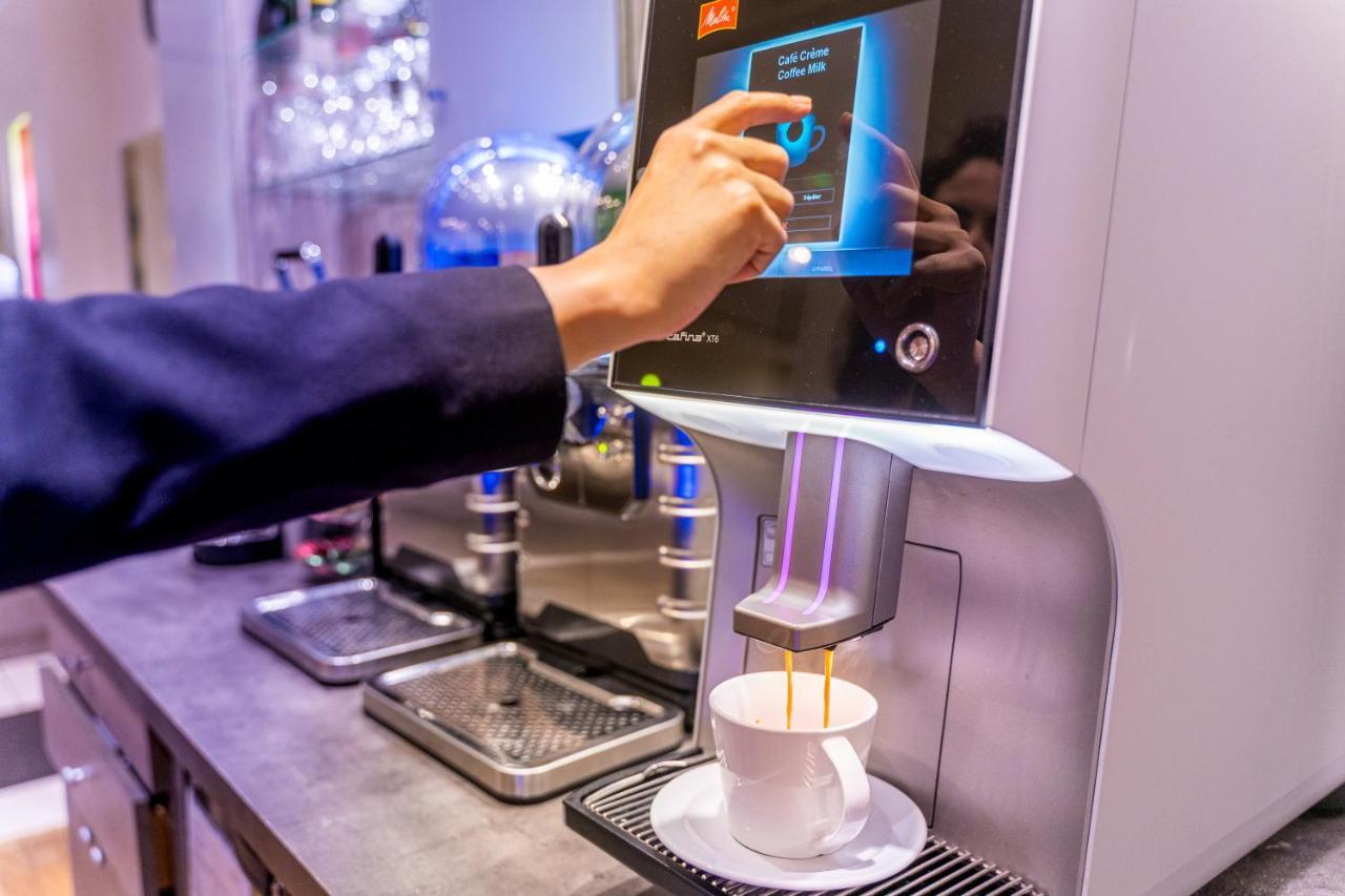 Fraser Suites Paris La Defense กูร์เบอวัวร์ ภายนอก รูปภาพ A coffee machine